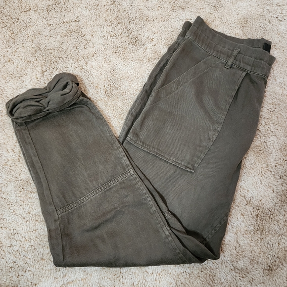 Wilfred Free cropped khaki cargo style pants / dark green / Aritzia 100% cotton - Picture 1 of 11